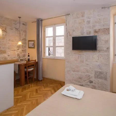 Sunny Town Apartment