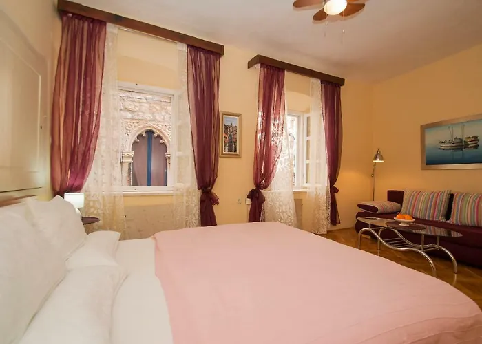 Sunny Town Apartment