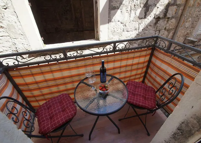 Sunny Town Apartment *