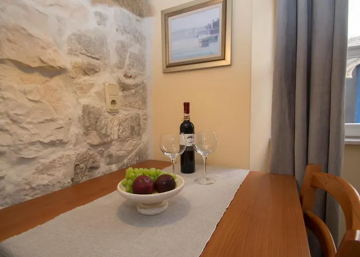 Sunny Town Apartment *